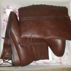 Kisses By 2 Lips Too Too shake Wide calf NWOT